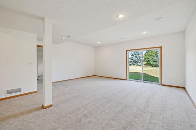 1096 Danube Avenue, Shakopee, MN 55379
