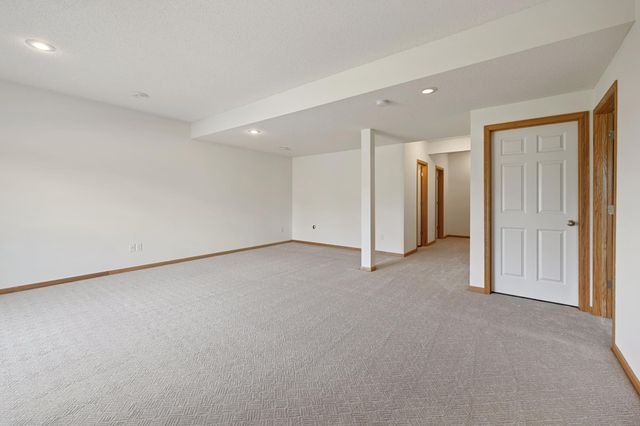1096 Danube Avenue, Shakopee, MN 55379