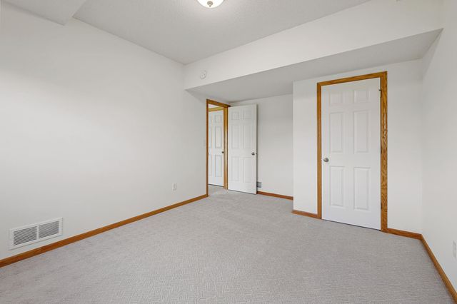1096 Danube Avenue, Shakopee, MN 55379