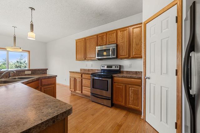 1096 Danube Avenue, Shakopee, MN 55379