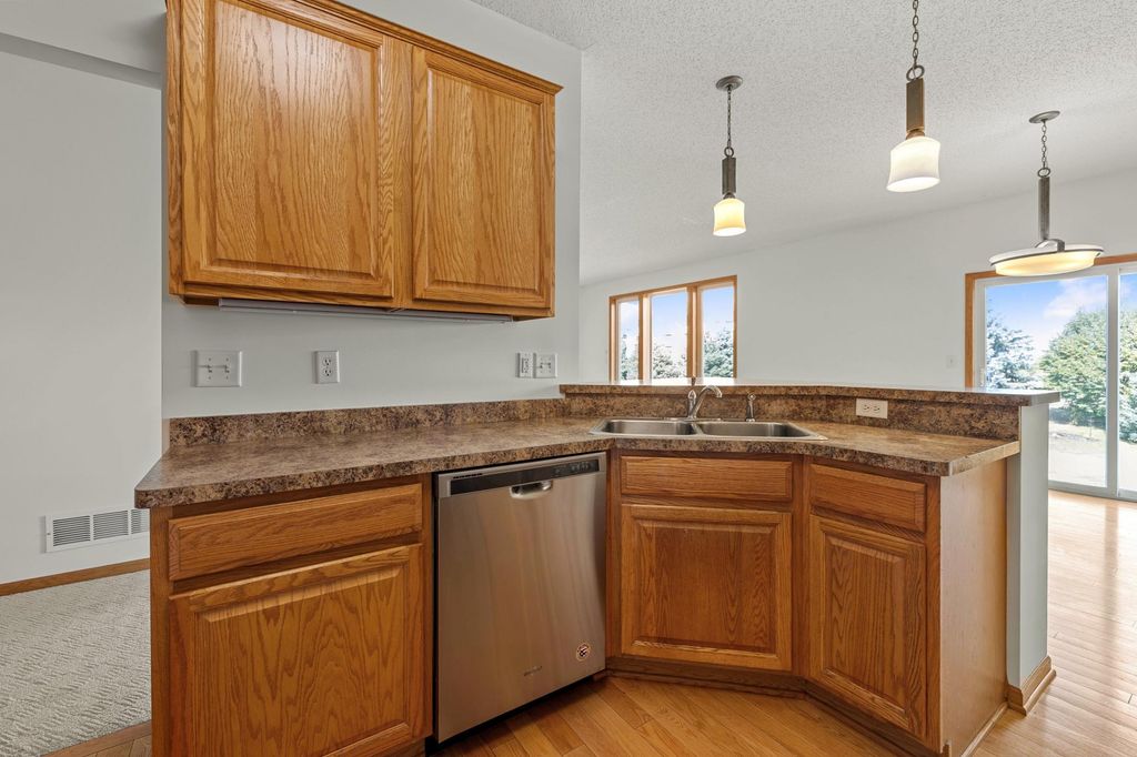 1096 Danube Avenue, Shakopee, MN 55379 — photo 5