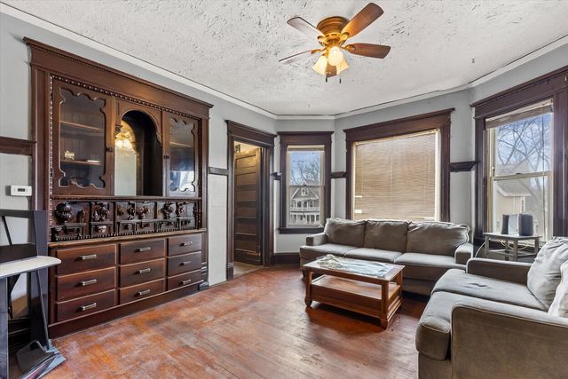 2610 N 10th STREET, Milwaukee, WI 53206