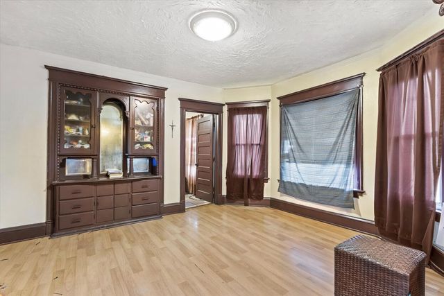 2610 N 10th STREET, Milwaukee, WI 53206