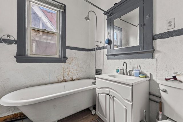 2610 N 10th STREET, Milwaukee, WI 53206