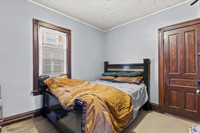 2610 N 10th STREET, Milwaukee, WI 53206