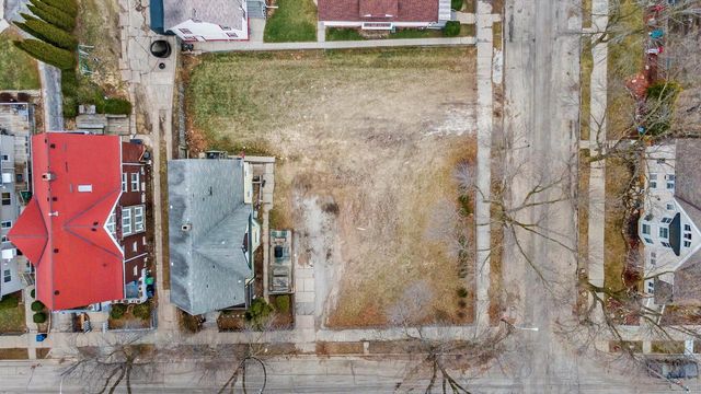 2610 N 10th STREET, Milwaukee, WI 53206