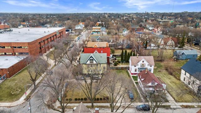 2610 N 10th STREET, Milwaukee, WI 53206