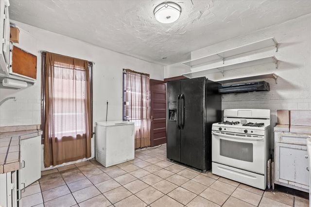 2610 N 10th STREET, Milwaukee, WI 53206