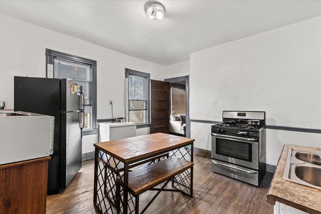 2610 N 10th STREET, Milwaukee, WI 53206