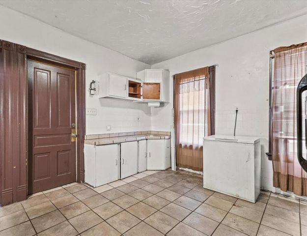 2610 N 10th STREET, Milwaukee, WI 53206