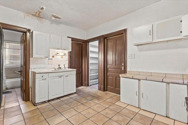 2610 N 10th STREET, Milwaukee, WI 53206