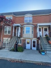 10 Liberty Street B32, Danbury, CT 06810