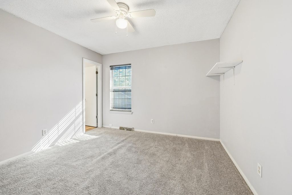 Image 20 of property listing at 203 Weber Road B, Summerville, SC 29483