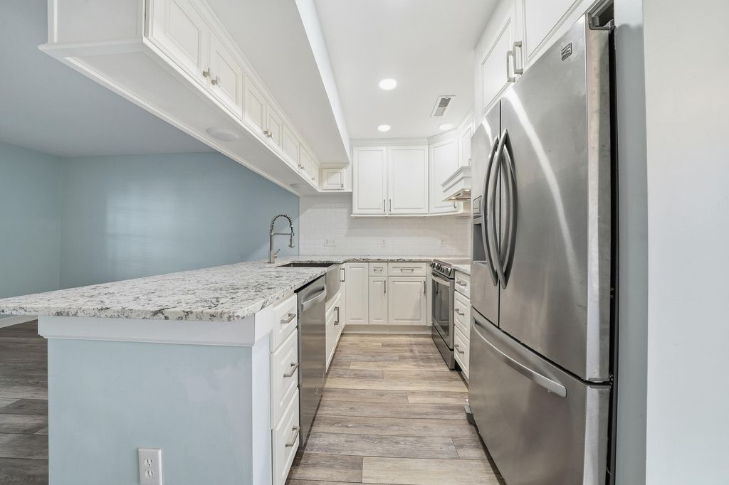 Image 8 of property listing at 203 Weber Road B, Summerville, SC 29483