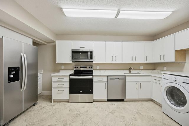 171 GOLDEN GATE POINT, Sarasota, FL 34236