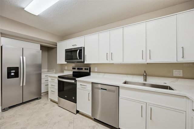 171 GOLDEN GATE POINT, Sarasota, FL 34236