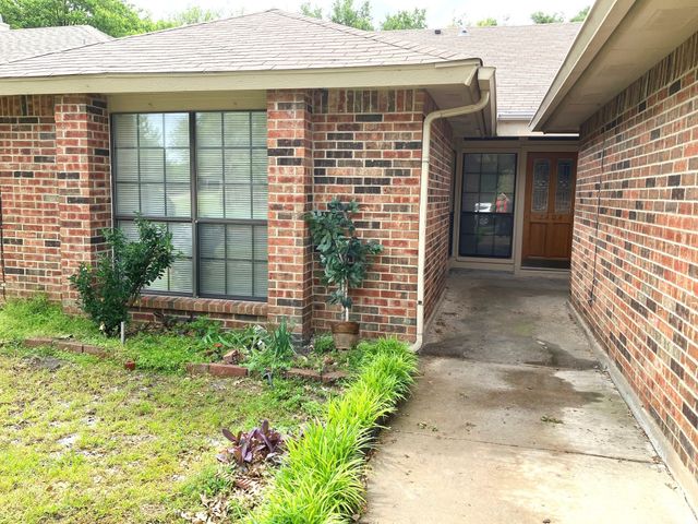 2404 Sutton Drive, Arlington, TX 76018