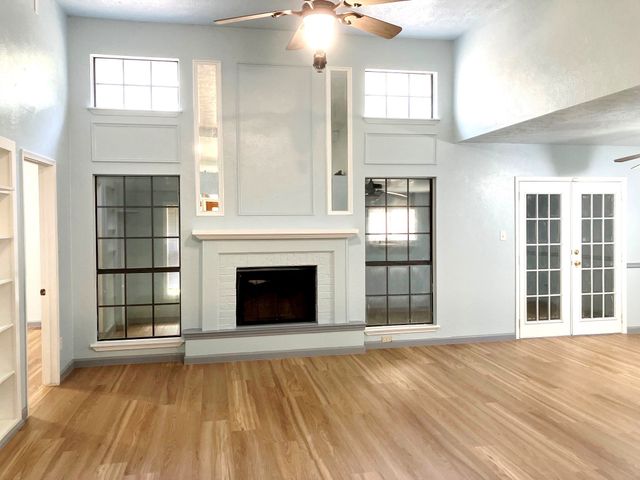2404 Sutton Drive, Arlington, TX 76018