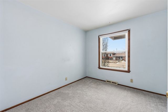 332 Carter Street NW, Cedar Rapids, IA 52405