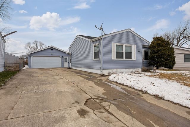 332 Carter Street NW, Cedar Rapids, IA 52405