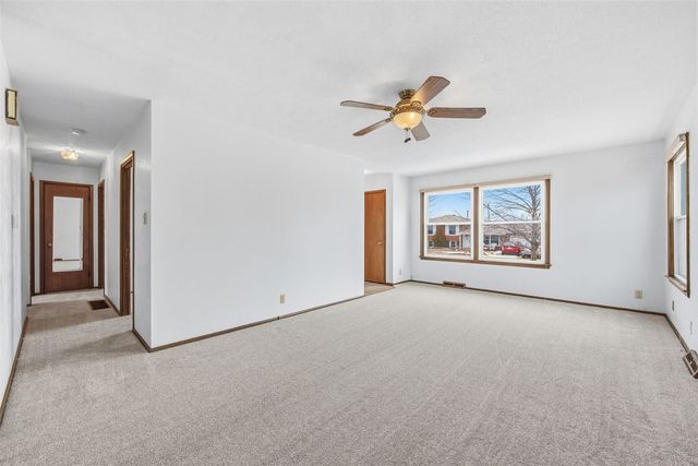 332 Carter Street NW, Cedar Rapids, IA 52405