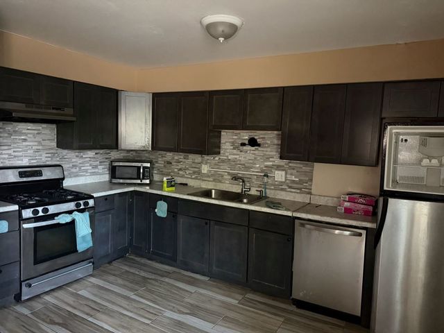 950 E 86th Street 105, Chicago, IL 60619