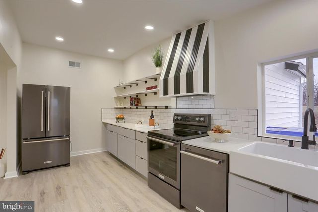 393 SHERWOOD DRIVE, Carlisle, PA 17015