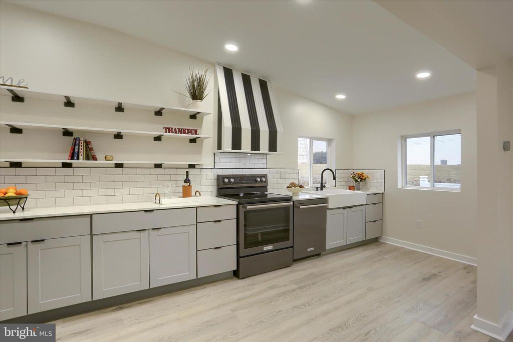 393 SHERWOOD DRIVE, Carlisle, PA 17015