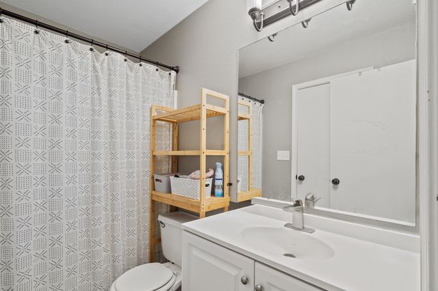 453 FOXFIRE DR, Columbia, MO 65201