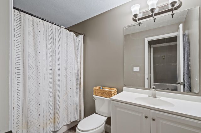 453 FOXFIRE DR, Columbia, MO 65201