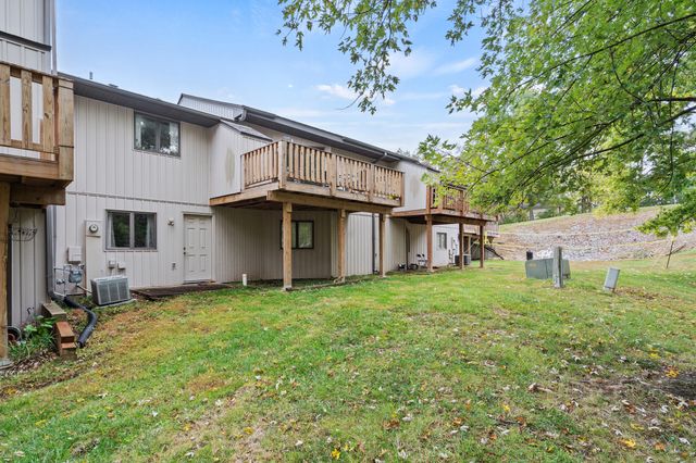 453 FOXFIRE DR, Columbia, MO 65201