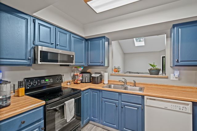 453 FOXFIRE DR, Columbia, MO 65201