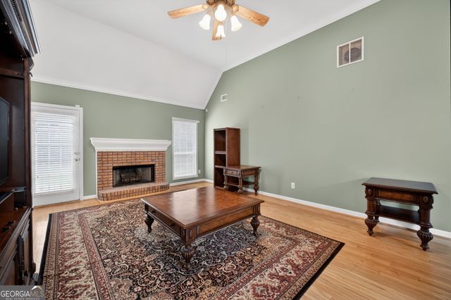 2111 Vintage Oaks Drive, Loganville, GA 30052
