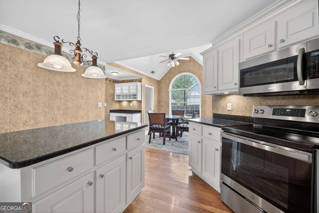 2111 Vintage Oaks Drive, Loganville, GA 30052