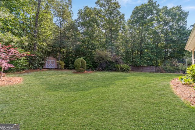 2111 Vintage Oaks Drive, Loganville, GA 30052