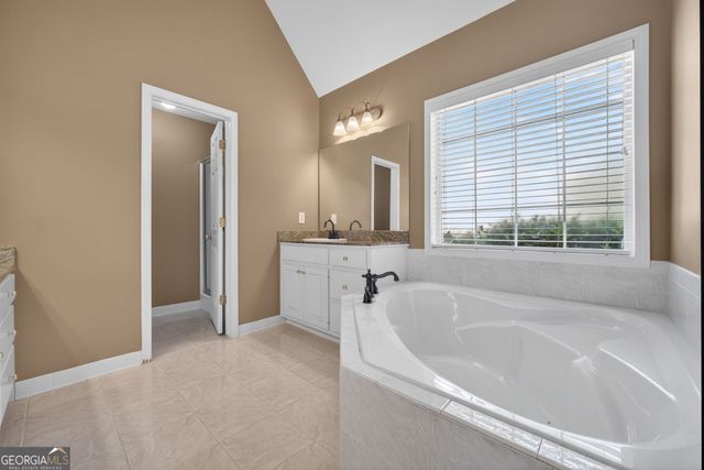 2111 Vintage Oaks Drive, Loganville, GA 30052