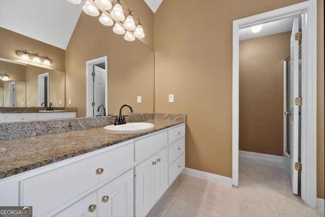 2111 Vintage Oaks Drive, Loganville, GA 30052