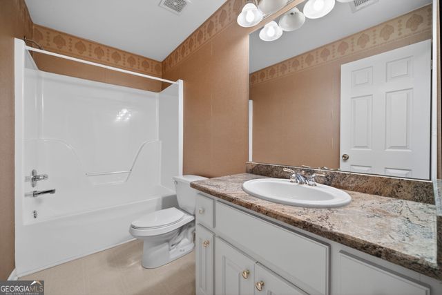 2111 Vintage Oaks Drive, Loganville, GA 30052