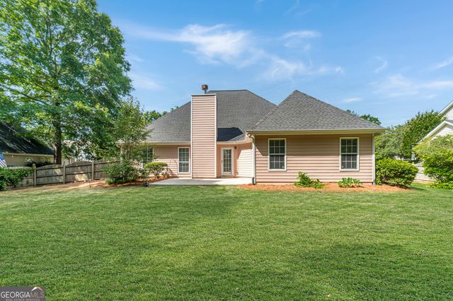 2111 Vintage Oaks Drive, Loganville, GA 30052