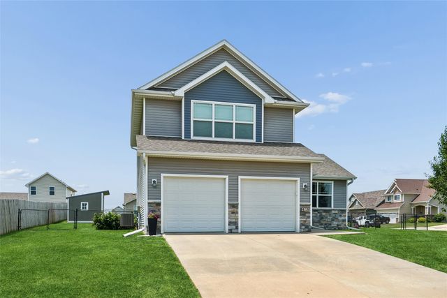 423 Wildcat Court, Stuart, IA 50250
