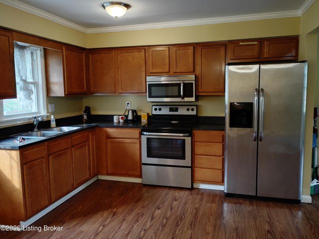 10718 Charlene Dr, Fairdale, KY 40118