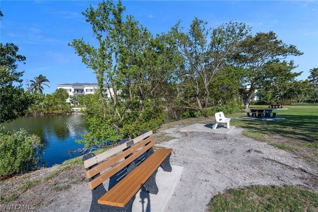 1950 Gulf Shore BLVD N 110, Naples, FL 34102