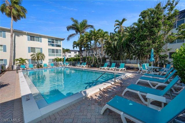 1950 Gulf Shore BLVD N 110, Naples, FL 34102