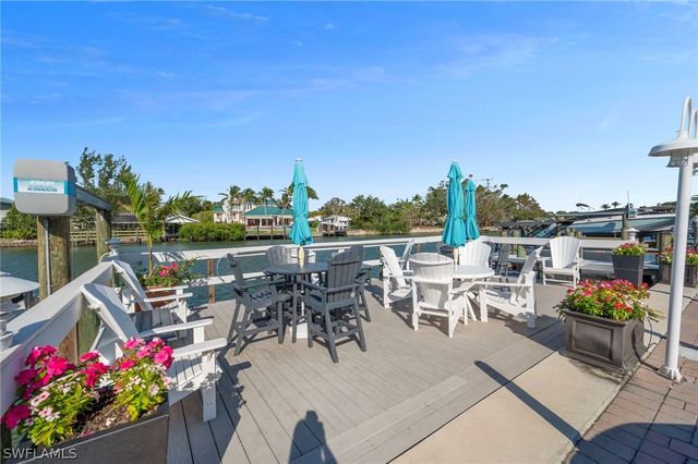 1950 Gulf Shore BLVD N 110, Naples, FL 34102