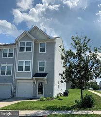 8 WAYSIDE CT, Falling Waters, WV 25419