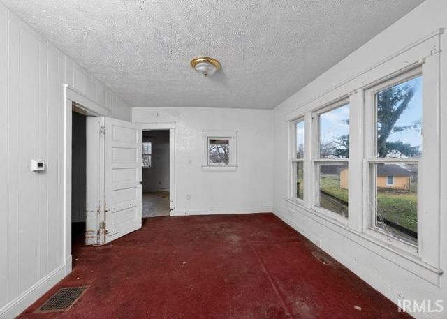 925 Princeton Street, Elkhart, IN 46516