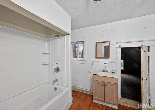 925 Princeton Street, Elkhart, IN 46516