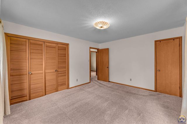 4101 NW Pocahontas DR, Topeka, KS 66618