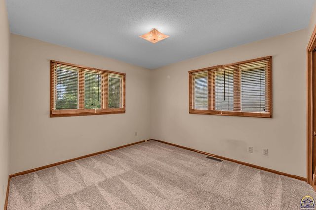 4101 NW Pocahontas DR, Topeka, KS 66618