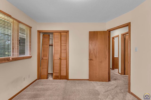 4101 NW Pocahontas DR, Topeka, KS 66618